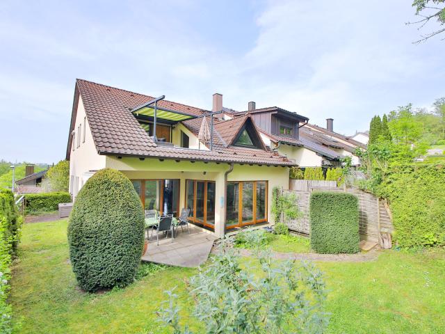 Idyllisches Zuhause in Stuttgart Hofen mit zwei Wohneinheiten, Garten und Loggia!