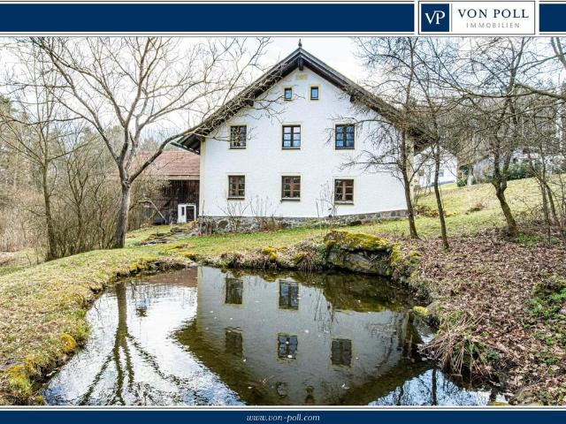 „Idyllisches Bauernhaus mit Teich & eigener Quelle – Ruhe, Natur und Geschichte vereint“