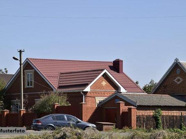 Idyllisches Einfamilienhaus am Hang mit großzügiger Doppelgarage