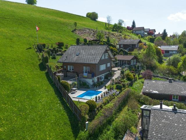 Idyllisches Einfamilienhaus in traumhafter Hanglage im Neckertal