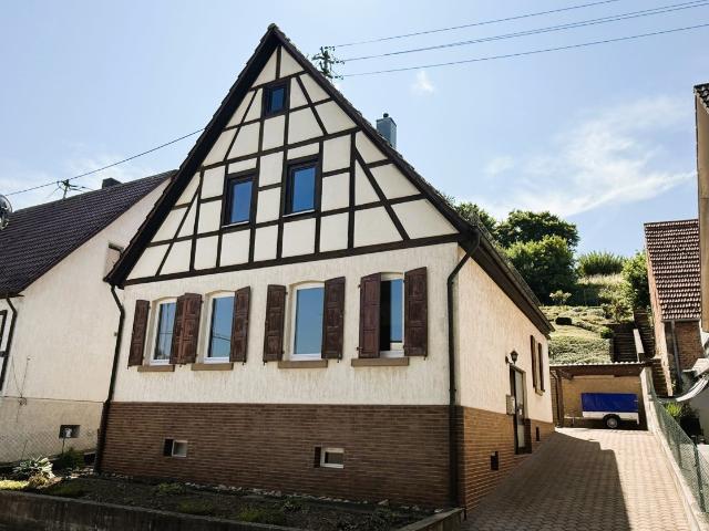 IDYLLISCHES EINFAMILIENHAUS MIT GROSSEM GARTEN