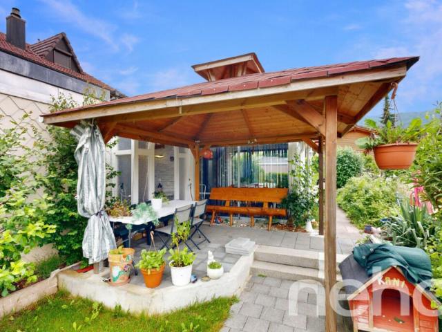 Idyllisches Einfamilienhaus mit Wintergarten und Panoramablick