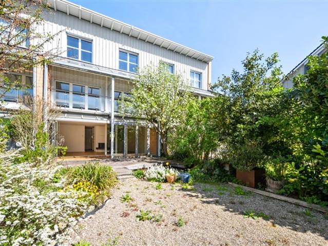 Idyllisches Reihenhaus mit Garten in ruhigem Quartier im Baurecht