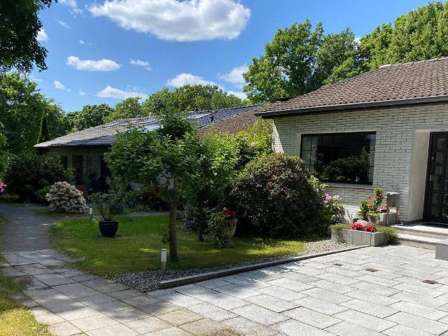 Idyllisches Reihenmittelhaus am Waldrand mit großem Grundstück und Ausbaupotenzial