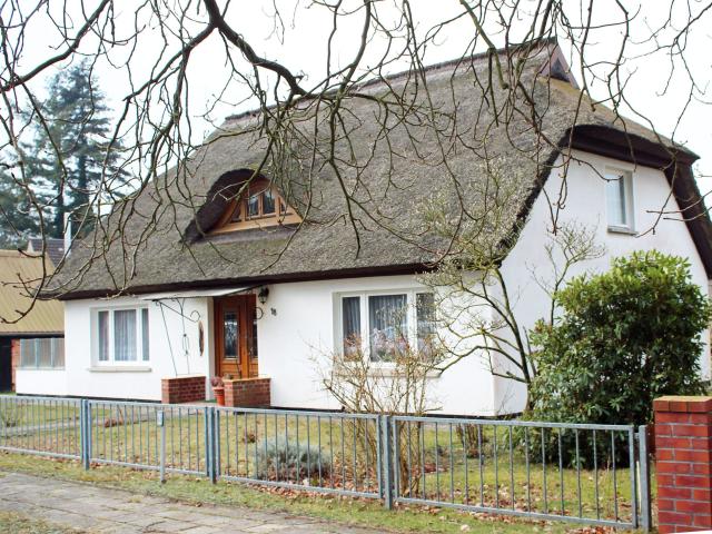 Ein Familiensitz in Mitten von Fuhlendorf am Bodstedter Bodden in der Nähe von Ribnitz Damgarten