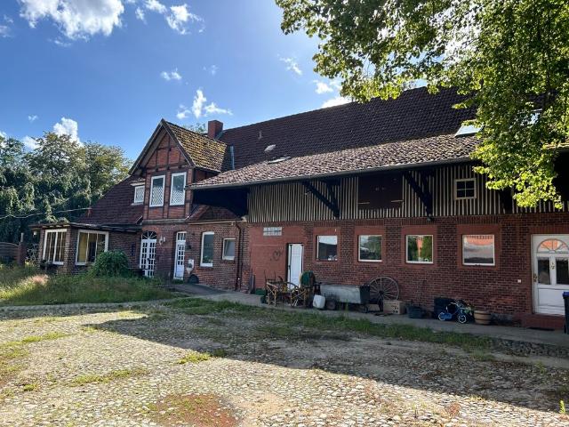 Idyllischer Reiterhof mit Reithalle und mehreren Wohneinheiten