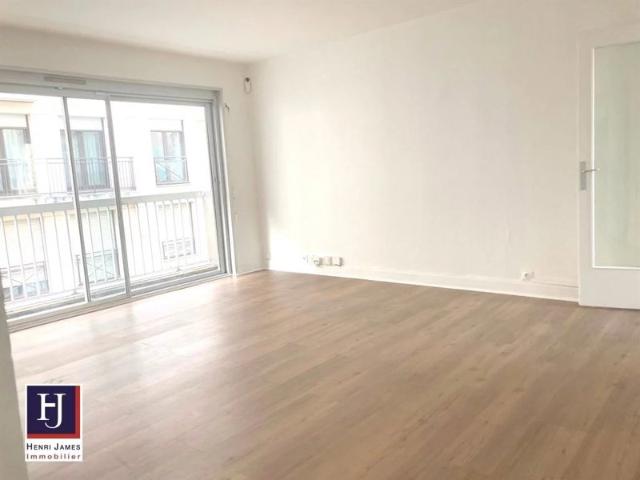 IENA 52 m² 2 PIECES avec Ascenseur Lumineux Traversant