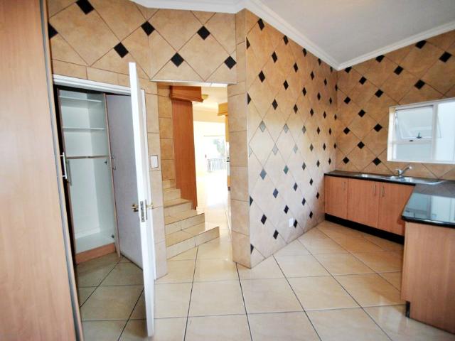 If you were looking for a vibrant Estate Home, would you click on it?