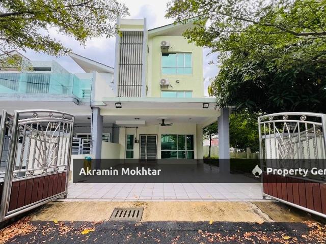 IFRERHOLD, CORNER UNIT & FULLY FIRNISHED | 3 Storey Terrace Taman Universiti, Bangi