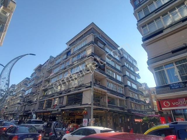 Çiftlik Caddesinde Satılık 3+1 Asansörlü, Masrafsız Köşe Daire