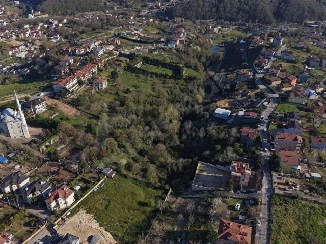 Çiftlik Mah Yüksek Konumda Önü Açık Arsa