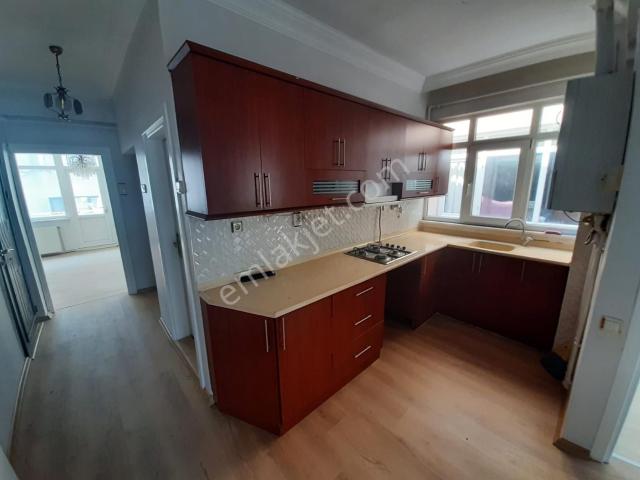 Çiftlik Mahallesinde Lise Caddesine Çok Yakın Satılık 2+1 Daire