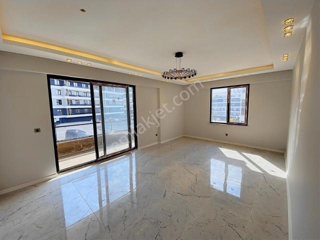 Çiftlikköy'de Vadişehir Sitesinde Satılık 3+1 Lüx Daire