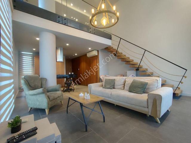 Çiftlikköy'de Emsalsiz Lüks! Full Eşyalı, Geniş Köşe Loft 1+1