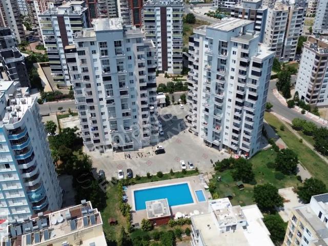 Çiftlikköy'de Havuzlu, Eşyalı, 1+1 Satılık Daire 60m²