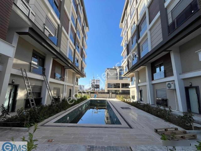 Ikeaya 1 Km | Havuzlu Site İçerisinde Sıfır İskanlı Daire