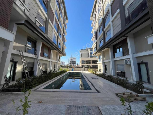 Ikeaya 1 Km | Havuzlu Site İçerisinde Sıfır İskanlı Daire