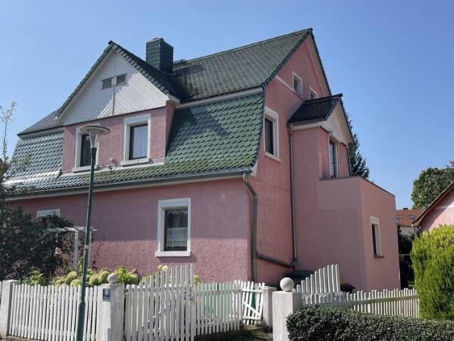 Ihr großzügiges Zuhause mit Gartenhaus