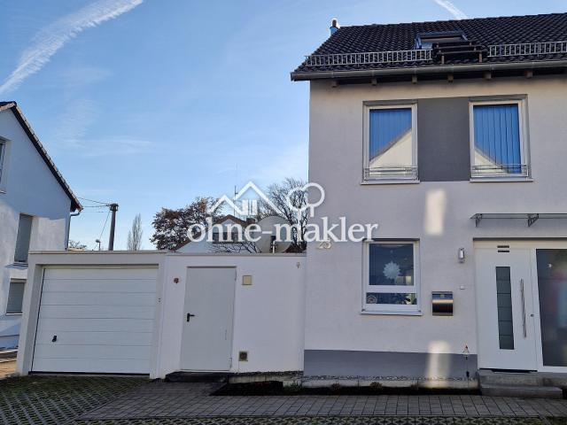 Ihr Familien Zuhause in Nürtingen: Reiheneckhaus mit Garten und einer Garage mit Stellplatz