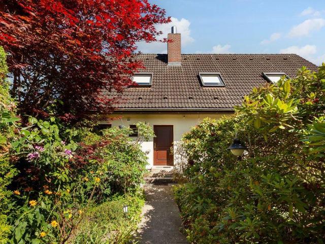 Ihr Familienidyll in Lichtenrade Massives Einfamilienhaus mit Kamin & großem Garten