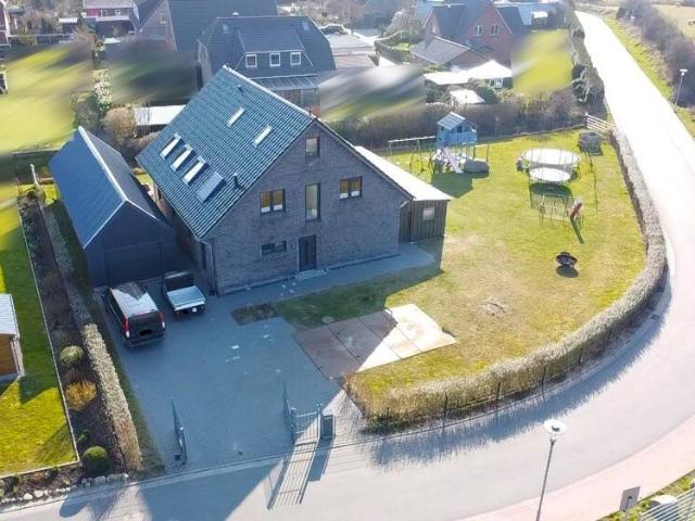 Ihr modernes Familienparadies Stilvolles Einfamilienhaus mit großzügigem Garten in Südlage