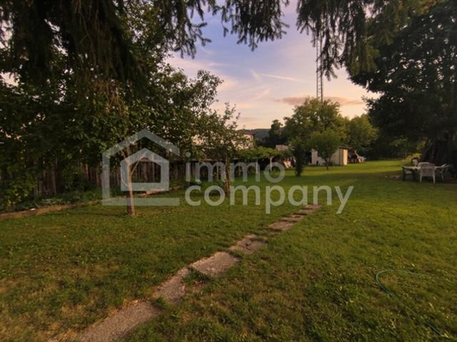 Mehrfamilienhaus mit Gewerbegrundstück