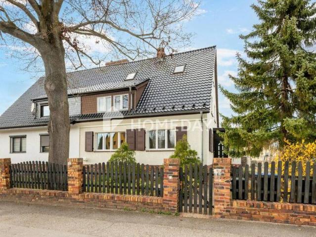 Ihr neues Kapitel beginnt hier: Doppelhaushälfte mit sechs Zimmern, Keller, Garten und Kamin