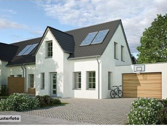 Ihr neues Zuhause Doppelhaushälfte mit Garten und Stellplatz