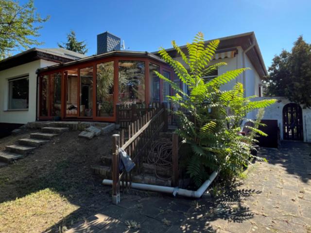 Ihr neues Zuhause im Grünen: Bungalow mit großem Garten in Kaulsdorf Süd