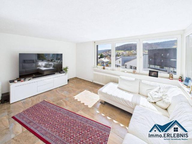 Ihr neues Zuhause mit Charme Helle 5,5 Zi. Wohnung mit Balkon, Aussicht & Komfort!