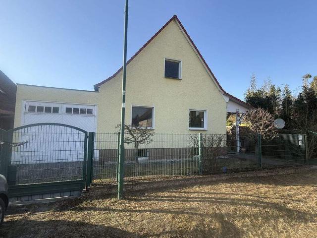 Ihr neues Zuhause + Modernisiertes Einfamilienhaus auf großem Grundstück