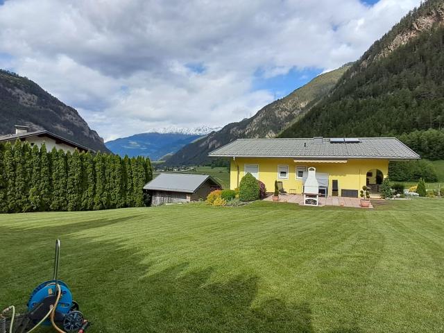 Ihr privater Park im Herzen von Tösens Großzügiges Wohnen mit Entwicklungspotenzial in Best Lage!