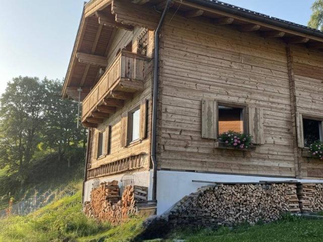 Ihr Rückzugsort in den Alpen. Traum Chalet mit einmaligem Panorama in Flachau – Projekt oder fertig saniert