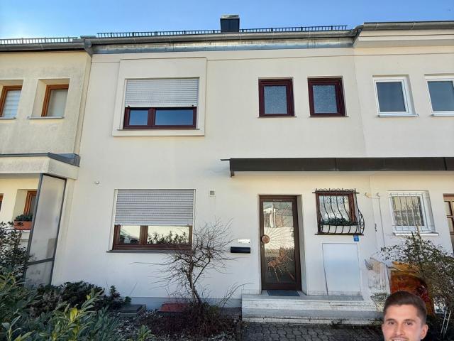 Ihr Wohntraum mit Potenzial Charmantes Reihenmittelhaus in Augsburg