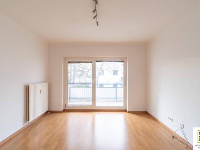 Licht von drei Seiten: 2 Zimmerwohnung mit Balkon im Grünen