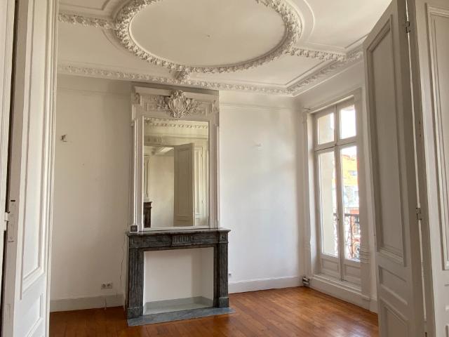 IHW SR123 Lille T3 non meublé de 97.78m² Place Sébastopol