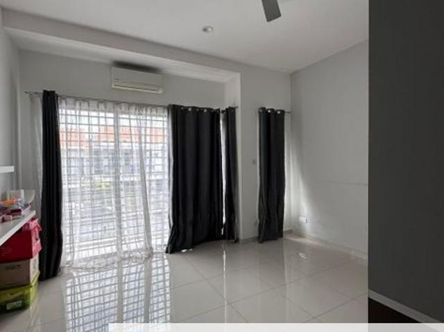 IOI Beverly Row @ IOI Resort City
