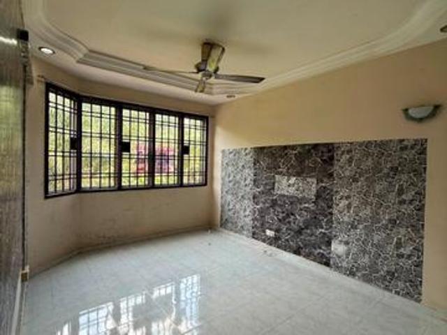 IOI Sri Putra ApartmentURGRNTURGRNT