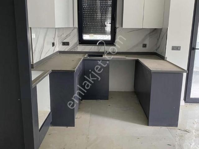 Ilıca Mahallesi'nde 1 + 1 Havuzlu Site İçerisinde Satılık Daire