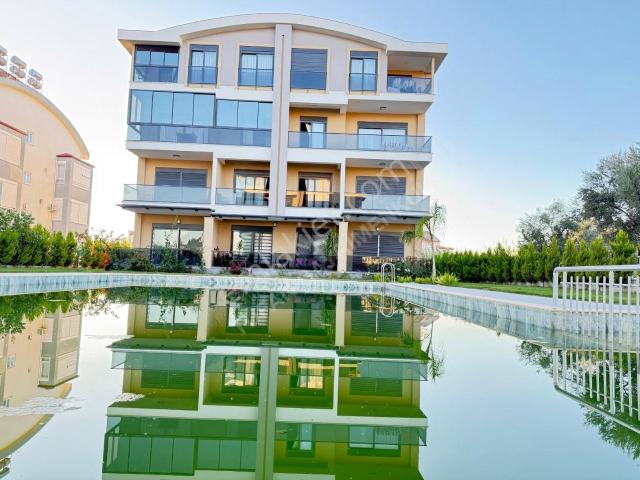 Ilıca'da Havuzlu Sitede Modern Tasarımlı 2+1 Arakat Satılık