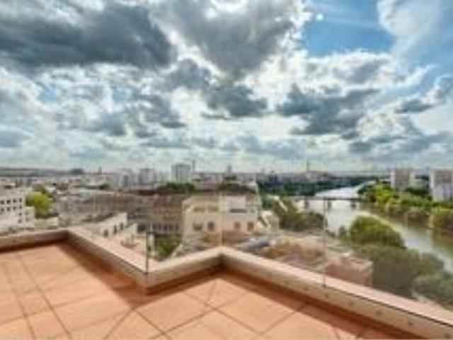 IL N'Y A PAS DEUX APPARTEMENTS COMME CELUI CI… VUE PANORAMIQUE SUR LA SEINE ! 4 pièces, 94 m²