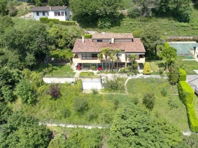 Il paradiso perfetto per le famiglie: Spaziosa casa 10.5 locali a Tremona!