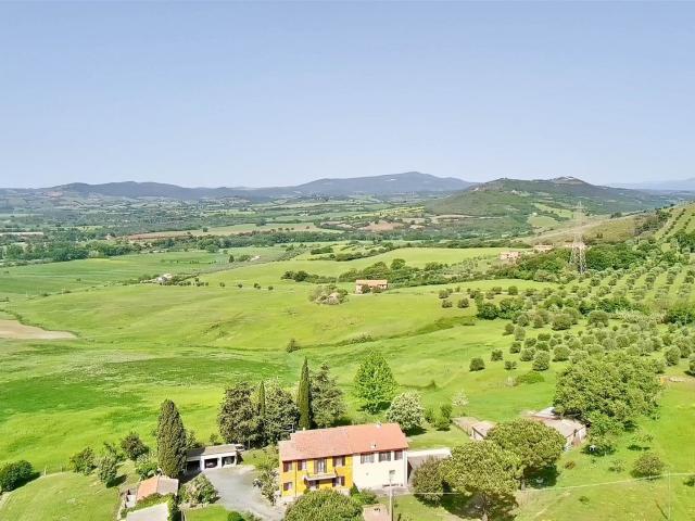 Il podere in posizione dominante, si trova nelle incantevoli. 314m² Cinigiano