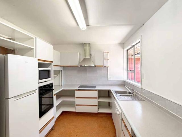 ILAM STUDENT ACCOMODATION 2027 7 BEDROOMS, 2 BATHROOMS, HEATPUMP
