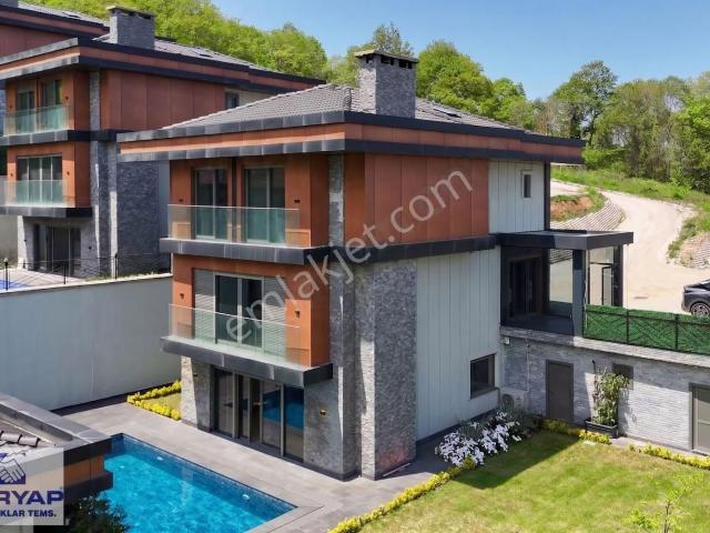 Şile Ahmetli'de 600m² Arsada Havuzlu Lüks Tripleks 5+1 Villa