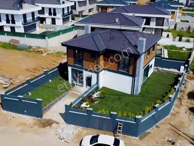 Şile Çavuş Mahallesinde Satılık Müstakil Havuzlu 3+1 İkiz Villa