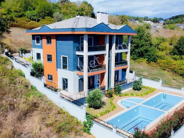 Şile Çavuşta 5+2 Havuzlu Tripleks İkiz Villa