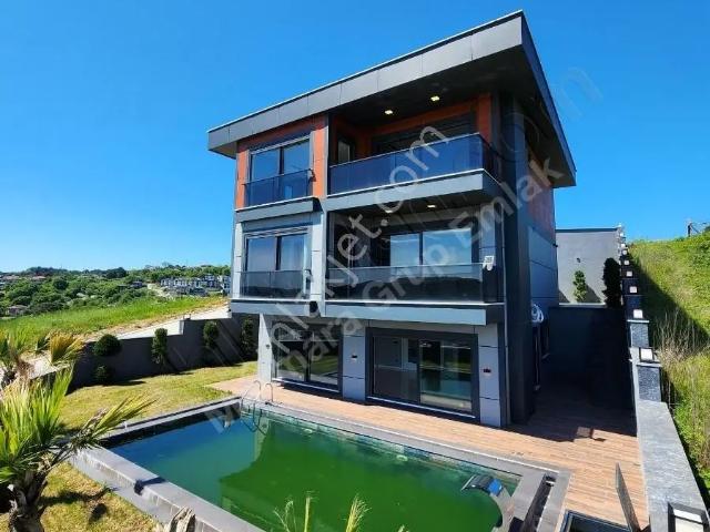 Şile Balibey Hakim Tepede 6+1 Net 275m² Triplex Lüks Villa