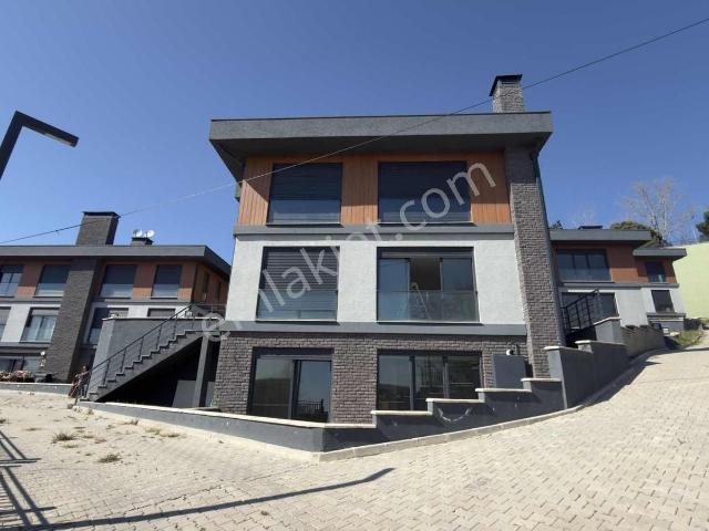 Şile Balibey Lotus Villalarında 5+2 Panoramik Vadi Manzaralı