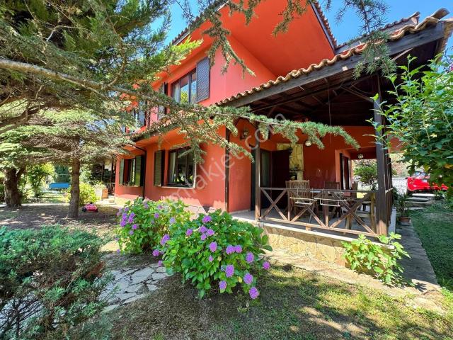 Şile Doğa Manzaralı Havuzlu Site İçerisinde 3+1 Satılık Villa